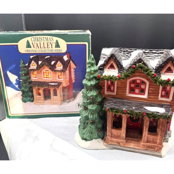 Christmas Valley Original Collector Series Light-Up Ceramic House - Picture 1 of 12